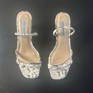 Steven Madden white and gray snake skin sling back heels. Size 6.